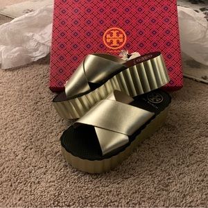 Tory Burch Scallop Wedge Flip Flop, Metallic Vegan Leather . Size 7 in women.